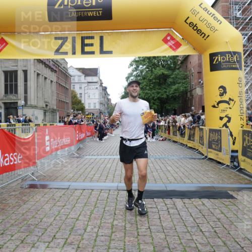 13.09.2026 - Kiel Lauf Yannick Fuchs http://msf.ph/oto/10487315 13.09.2026 10:26:23 Ziel 7294, 10034, 10964, 4167, 4463, 5001, 7595, 9077, 10850, 11169, 11348, 1102, 2244, 4278, 1625, 2084, 8643 meine-sportfotos.de