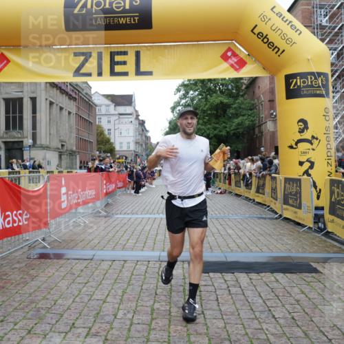 13.09.2026 - Kiel Lauf Yannick Fuchs http://msf.ph/oto/10487316 13.09.2026 10:26:23 Ziel 7294, 10034, 10964, 4167, 4463, 5001, 7595, 9077, 10850, 11169, 11348, 1102, 2244, 4278, 1625, 2084, 8643 meine-sportfotos.de