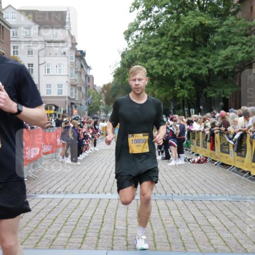 13.09.2026 - Kiel Lauf Yannick Fuchs http://msf.ph/oto/10487327 13.09.2026 10:26:33 Ziel 2244, 4278, 10034, 4167, 5001, 7294, 7595, 10850, 10964, 11169, 11348, 1102, 1717, 3945, 12421, 4167, 4463, 9077, 10850 meine-sportfotos.de