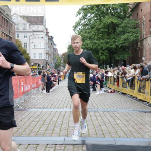 13.09.2026 - Kiel Lauf Yannick Fuchs http://msf.ph/oto/10487328 13.09.2026 10:26:33 Ziel 2244, 4278, 10034, 4167, 5001, 7294, 7595, 10850, 10964, 11169, 11348, 1102, 1717, 3945, 12421, 4167, 4463, 9077, 10850 meine-sportfotos.de