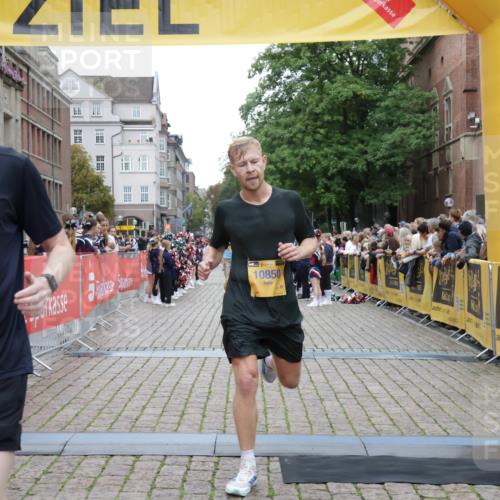 13.09.2026 - Kiel Lauf Yannick Fuchs http://msf.ph/oto/10487329 13.09.2026 10:26:33 Ziel 2244, 4278, 10034, 4167, 5001, 7294, 7595, 10850, 10964, 11169, 11348, 1102, 1717, 3945, 12421, 4167, 4463, 9077, 10850 meine-sportfotos.de