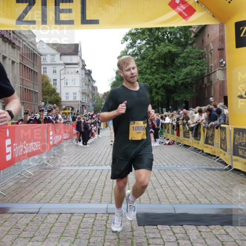 13.09.2026 - Kiel Lauf Yannick Fuchs http://msf.ph/oto/10487330 13.09.2026 10:26:34 Ziel 2244, 4278, 10034, 4167, 5001, 7294, 7595, 10964, 11169, 11348, 1102, 1717, 3945, 12421, 4167, 4463, 9077, 10850 meine-sportfotos.de