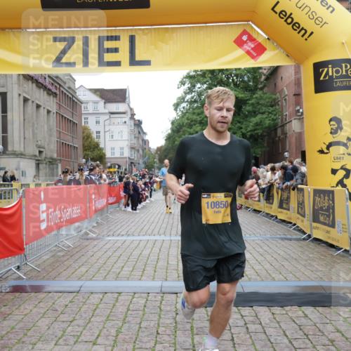 13.09.2026 - Kiel Lauf Yannick Fuchs http://msf.ph/oto/10487332 13.09.2026 10:26:34 Ziel 2244, 4278, 10034, 4167, 5001, 7294, 7595, 10964, 11169, 11348, 1102, 1717, 3945, 12421, 4167, 4463, 9077, 10850 meine-sportfotos.de