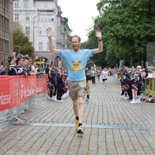 13.09.2026 - Kiel Lauf Yannick Fuchs http://msf.ph/oto/10487334 13.09.2026 10:26:36 Ziel 1102, 2244, 4278, 10034, 4167, 5001, 7294, 7595, 10034, 10964, 11169, 11348, 1717, 3945, 6509, 12421, 4167, 7595, 9077, 10850 meine-sportfotos.de