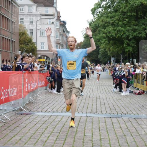 13.09.2026 - Kiel Lauf Yannick Fuchs http://msf.ph/oto/10487335 13.09.2026 10:26:36 Ziel 1102, 2244, 4278, 10034, 4167, 5001, 7294, 7595, 10034, 10964, 11169, 11348, 1717, 3945, 6509, 12421, 4167, 7595, 9077, 10850 meine-sportfotos.de