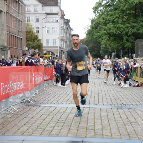 13.09.2026 - Kiel Lauf Yannick Fuchs http://msf.ph/oto/10487340 13.09.2026 10:26:39 Ziel 1102, 2244, 4278, 5001, 7294, 7595, 10034, 10964, 11169, 11348, 1717, 3945, 5484, 6509, 12421, 4167, 5001, 7595, 10850 meine-sportfotos.de