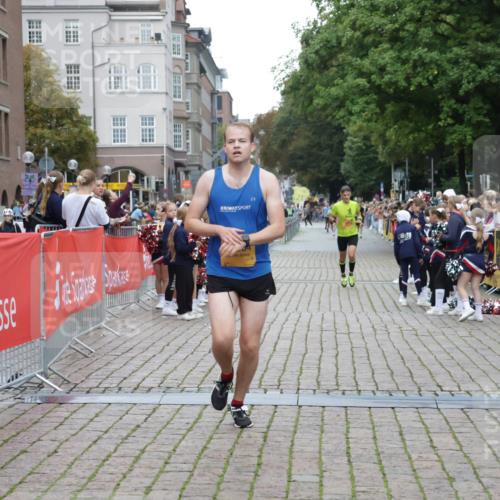 13.09.2026 - Kiel Lauf Yannick Fuchs http://msf.ph/oto/10487358 13.09.2026 10:26:55 Ziel 1717, 3945, 5484, 6509, 9105, 12421, 1102, 2244, 4278, 10034, 10964, 601, 1773, 1800, 9089, 12699, 12738, 7294, 10964 meine-sportfotos.de