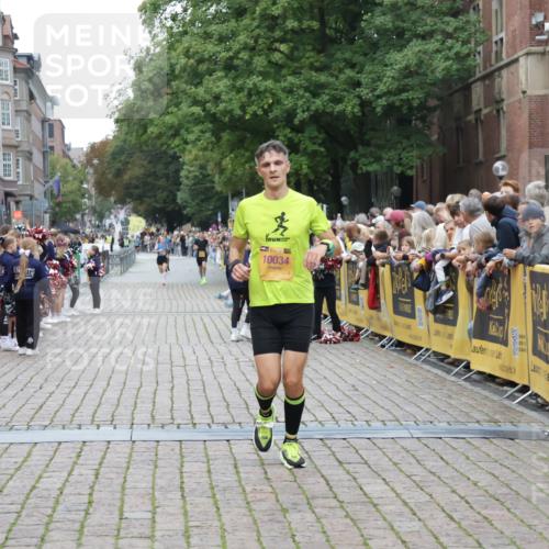 13.09.2026 - Kiel Lauf Yannick Fuchs http://msf.ph/oto/10487364 13.09.2026 10:27:01 Ziel 601, 3945, 5484, 6509, 9105, 12699, 12738, 1102, 1717, 2244, 3945, 4278, 10034, 12421, 1773, 1800, 8846, 9089, 10435, 10784, 10034, 10964 meine-sportfotos.de