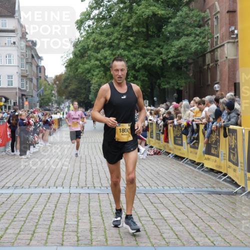 13.09.2026 - Kiel Lauf Yannick Fuchs http://msf.ph/oto/10487400 13.09.2026 10:27:42 Ziel 531, 4564, 5080, 8276, 9835, 1189, 1498, 1773, 1800, 4564, 6156, 8846, 9089, 10435, 10784, 2226, 5124, 5513, 6621, 8919, 10520, 11062, 601, 1773, 1800, 9105, 12699, 12738 meine-sportfotos.de