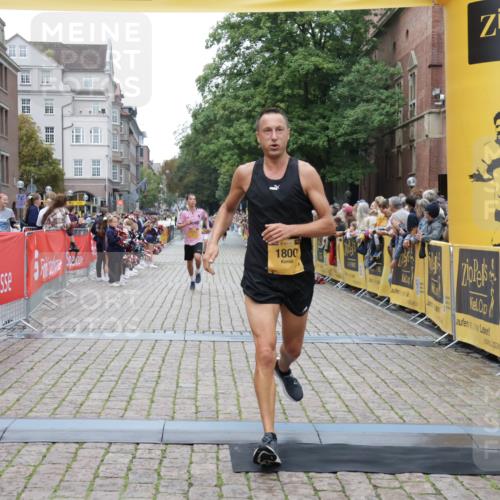 13.09.2026 - Kiel Lauf Yannick Fuchs http://msf.ph/oto/10487403 13.09.2026 10:27:42 Ziel 531, 4564, 5080, 8276, 9835, 1189, 1498, 1773, 1800, 4564, 6156, 8846, 9089, 10435, 10784, 2226, 5124, 5513, 6621, 8919, 10520, 11062, 601, 1773, 1800, 9105, 12699, 12738 meine-sportfotos.de