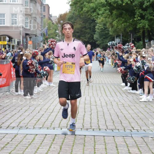 13.09.2026 - Kiel Lauf Yannick Fuchs http://msf.ph/oto/10487404 13.09.2026 10:27:44 Ziel 531, 5080, 5513, 8276, 1189, 1498, 1773, 4564, 6156, 8846, 9089, 9835, 10435, 10784, 2226, 2303, 3199, 5124, 6621, 8919, 10520, 11062, 601, 1773, 1800, 12699, 12738 meine-sportfotos.de