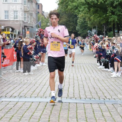 13.09.2026 - Kiel Lauf Yannick Fuchs http://msf.ph/oto/10487405 13.09.2026 10:27:44 Ziel 531, 5080, 5513, 8276, 1189, 1498, 1773, 4564, 6156, 8846, 9089, 9835, 10435, 10784, 2226, 2303, 3199, 5124, 6621, 8919, 10520, 11062, 601, 1773, 1800, 12699, 12738 meine-sportfotos.de