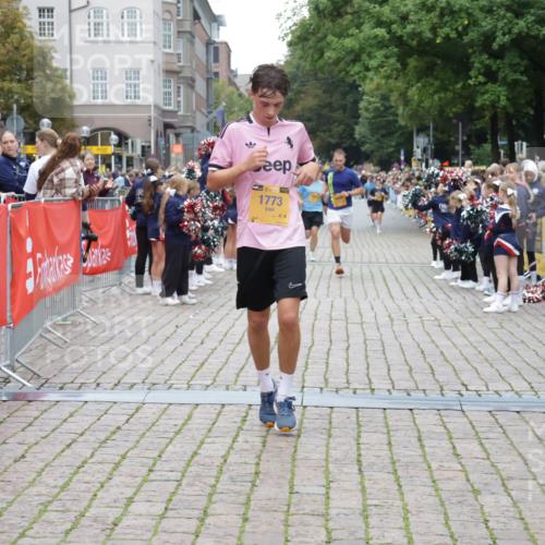 13.09.2026 - Kiel Lauf Yannick Fuchs http://msf.ph/oto/10487407 13.09.2026 10:27:45 Ziel 531, 5080, 5513, 8276, 8919, 1189, 1498, 1773, 4564, 6156, 8846, 9089, 9835, 10435, 10784, 2226, 2303, 3199, 5124, 6621, 10520, 11062, 11744, 1773, 1800, 12699 meine-sportfotos.de