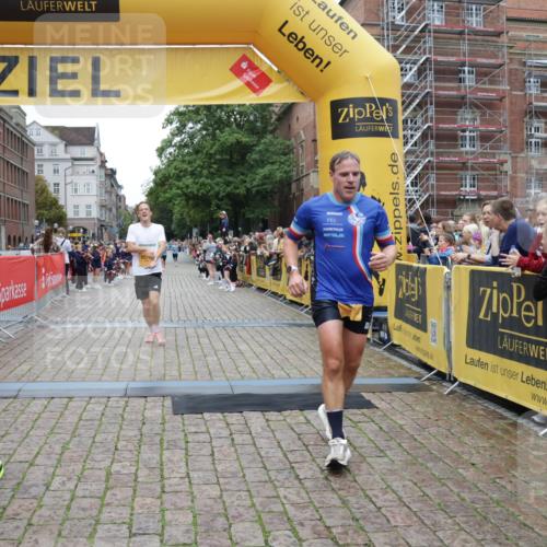 13.09.2026 - Kiel Lauf Yannick Fuchs http://msf.ph/oto/10487450 13.09.2026 10:28:16 Ziel 754, 2181, 2814, 3518, 4814, 10468, 10906, 12745, 2226, 2303, 3199, 5124, 5513, 6621, 8276, 8919, 10520, 10906, 11062, 11744, 571, 1558, 2072, 2606, 3825, 6421, 6673, 7484, 8426, 10260, 11789, 531, 5080, 8276 meine-sportfotos.de