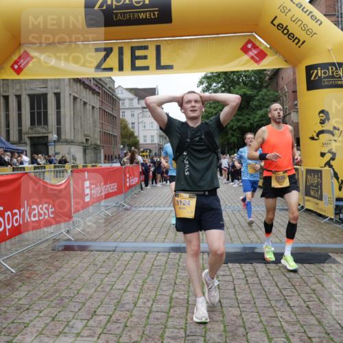 13.09.2026 - Kiel Lauf Yannick Fuchs http://msf.ph/oto/10487491 13.09.2026 10:28:38 Ziel 571, 760, 1558, 2072, 2606, 3825, 4356, 6421, 6673, 8426, 11701, 11789, 754, 2181, 2303, 2814, 3199, 3518, 4814, 7484, 10260, 10468, 10906, 11744, 12745, 369, 2673, 3756, 4054, 5213, 7096, 7361, 8581, 9704, 11278, 11786, 12308, 2226, 2303, 3199, 5124, 10906, 11744 meine-sportfotos.de