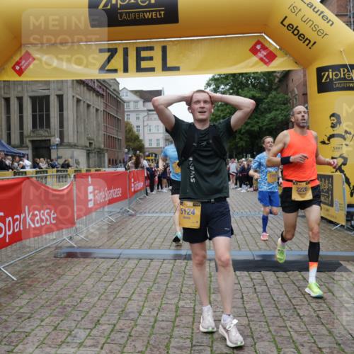 13.09.2026 - Kiel Lauf Yannick Fuchs http://msf.ph/oto/10487492 13.09.2026 10:28:38 Ziel 571, 760, 1558, 2072, 2606, 3825, 4356, 6421, 6673, 8426, 11701, 11789, 754, 2181, 2303, 2814, 3199, 3518, 4814, 7484, 10260, 10468, 10906, 11744, 12745, 369, 2673, 3756, 4054, 5213, 7096, 7361, 8581, 9704, 11278, 11786, 12308, 2226, 2303, 3199, 5124, 10906, 11744 meine-sportfotos.de