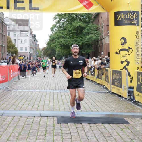 13.09.2026 - Kiel Lauf Yannick Fuchs http://msf.ph/oto/10487538 13.09.2026 10:29:00 Ziel 1514, 2152, 2673, 3370, 3951, 4410, 5213, 7426, 8581, 10163, 10539, 10547, 11278, 11786, 369, 571, 760, 1558, 2072, 2606, 3756, 3825, 4054, 4356, 6421, 6673, 7096, 7361, 8426, 9704, 11701, 11789, 12308, 296, 494, 1716, 1828, 1891, 3926, 4190, 4470, 5584, 8072, 10358, 10630, 11855, 12125, 7484, 10260 meine-sportfotos.de