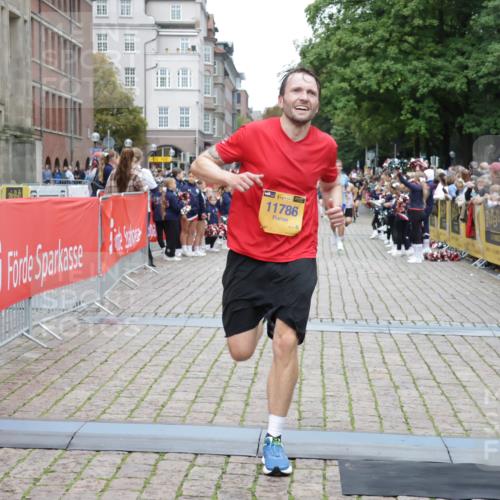 13.09.2026 - Kiel Lauf Yannick Fuchs http://msf.ph/oto/10487591 13.09.2026 10:29:26 Ziel 408, 1828, 4744, 5143, 9984, 10233, 10358, 10630, 11222, 11462, 11594, 12332, 296, 494, 1514, 1716, 1891, 2152, 2673, 3370, 3926, 3951, 4190, 4410, 4470, 5213, 5584, 7426, 8072, 8581, 10163, 10539, 10547, 11278, 11786, 11855, 12125, 259, 878, 3177, 4336, 5624, 6126, 6169, 10624, 12093, 12119, 12290, 12591, 12675, 369, 2673, 3756, 4054, 7096, 7361, 9704, 11786, 12308 meine-sportfotos.de