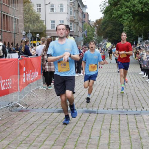 13.09.2026 - Kiel Lauf Yannick Fuchs http://msf.ph/oto/10487708 13.09.2026 10:30:07 Ziel 563, 3826, 5082, 5575, 5864, 7152, 7818, 8582, 9584, 12737, 259, 878, 3177, 4336, 5624, 6126, 6169, 8140, 10476, 10624, 12093, 12119, 12290, 12591, 12675, 12737, 556, 1454, 1734, 2762, 4438, 4471, 4477, 4837, 5384, 7691, 7844, 8122, 9644, 9669, 10019, 10129, 11781, 12491, 878, 3177, 4336, 5143, 9984, 10233, 10624, 11222, 11462, 11594, 12093, 12675 meine-sportfotos.de