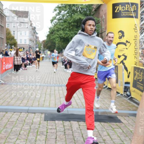 13.09.2026 - Kiel Lauf Yannick Fuchs http://msf.ph/oto/10487722 13.09.2026 10:30:17 Ziel 556, 563, 2762, 4471, 4477, 4837, 5082, 7152, 7691, 7818, 8582, 9644, 9669, 10019, 10129, 11781, 12491, 3826, 5082, 5575, 5624, 5864, 6169, 8140, 9584, 10476, 12290, 12591, 12737, 314, 457, 629, 1203, 1454, 1734, 2149, 2379, 2441, 2756, 4287, 4438, 5384, 5592, 5745, 5967, 7703, 7844, 8122, 9060, 10368, 11237, 259, 6126, 6169, 10624, 12119, 12290, 12591, 12675 meine-sportfotos.de