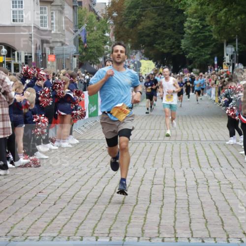 13.09.2026 - Kiel Lauf Yannick Fuchs http://msf.ph/oto/10487733 13.09.2026 10:30:28 Ziel 314, 629, 1203, 1454, 1734, 2149, 2756, 2762, 4438, 4471, 4477, 5384, 5967, 7703, 7844, 8122, 10129, 11781, 12491, 556, 563, 3826, 4837, 5082, 5575, 5864, 7152, 7691, 7818, 8582, 9584, 9644, 9669, 10019, 10476, 12737, 457, 2379, 2441, 4287, 5268, 5592, 5745, 6291, 8862, 9060, 9866, 9868, 10368, 11237, 5624, 8140, 10476 meine-sportfotos.de