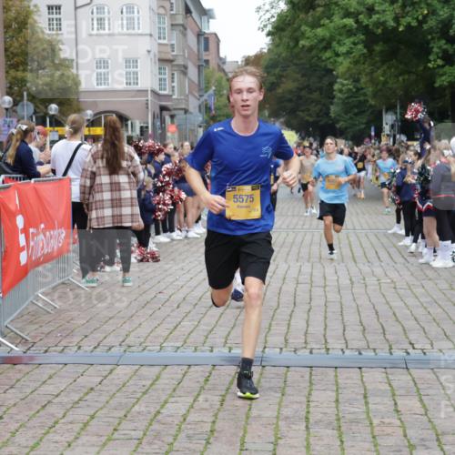 13.09.2026 - Kiel Lauf Yannick Fuchs http://msf.ph/oto/10487762 13.09.2026 10:30:40 Ziel 314, 457, 2149, 2379, 2441, 2756, 4287, 5268, 5592, 5745, 6291, 7703, 8862, 9060, 10368, 11237, 556, 563, 629, 1203, 1454, 1734, 2762, 4438, 4471, 4477, 4837, 5082, 5384, 5575, 5967, 7152, 7691, 7818, 7844, 8122, 8582, 9644, 9669, 10019, 10129, 11781, 12491, 419, 1574, 1726, 3298, 4933, 6450, 9866, 9868, 9919, 10543, 11040, 12566, 3826, 5082, 5575, 5864, 8582, 9584 meine-sportfotos.de