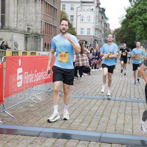13.09.2026 - Kiel Lauf Yannick Fuchs http://msf.ph/oto/10487791 13.09.2026 10:30:50 Ziel 1574, 1726, 5268, 6291, 8862, 9866, 9868, 10543, 12566, 314, 457, 556, 629, 1203, 1454, 1734, 2149, 2379, 2441, 2756, 2762, 4287, 4438, 4471, 4477, 5384, 5592, 5745, 5967, 7703, 7844, 8122, 9060, 9669, 10019, 10129, 10368, 11237, 11781, 12491, 419, 967, 1187, 3298, 4933, 5612, 6450, 9919, 11040, 11669, 556, 563, 4837, 7152, 7691, 7818, 8582, 9644, 9669, 10019 meine-sportfotos.de