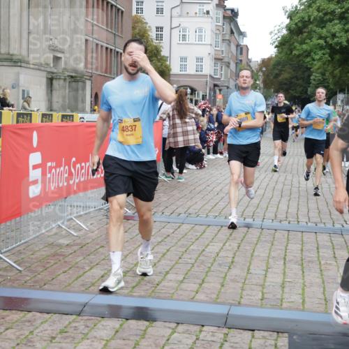 13.09.2026 - Kiel Lauf Yannick Fuchs http://msf.ph/oto/10487792 13.09.2026 10:30:50 Ziel 1574, 1726, 5268, 6291, 8862, 9866, 9868, 10543, 12566, 314, 457, 556, 629, 1203, 1454, 1734, 2149, 2379, 2441, 2756, 2762, 4287, 4438, 4471, 4477, 5384, 5592, 5745, 5967, 7703, 7844, 8122, 9060, 9669, 10019, 10129, 10368, 11237, 11781, 12491, 419, 967, 1187, 3298, 4933, 5612, 6450, 9919, 11040, 11669, 556, 563, 4837, 7152, 7691, 7818, 8582, 9644, 9669, 10019 meine-sportfotos.de