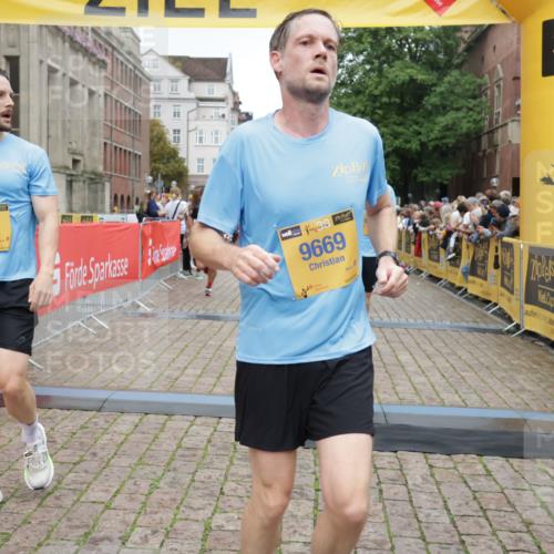 13.09.2026 - Kiel Lauf Yannick Fuchs http://msf.ph/oto/10487801 13.09.2026 10:30:53 Ziel 1574, 1726, 3298, 4933, 5268, 6450, 9866, 9868, 10543, 12566, 314, 457, 629, 1203, 1454, 1734, 2149, 2379, 2441, 2756, 2762, 4287, 4438, 4471, 4477, 5384, 5592, 5745, 5967, 6291, 7703, 7844, 8122, 8862, 9060, 10129, 10368, 11237, 11781, 12491, 419, 967, 1187, 1834, 2256, 4771, 5612, 7024, 7330, 9919, 11040, 11669, 556, 2762, 4471, 4477, 4837, 7691, 7818, 9644, 9669, 10019, 10129, 11781, 12491 meine-sportfotos.de