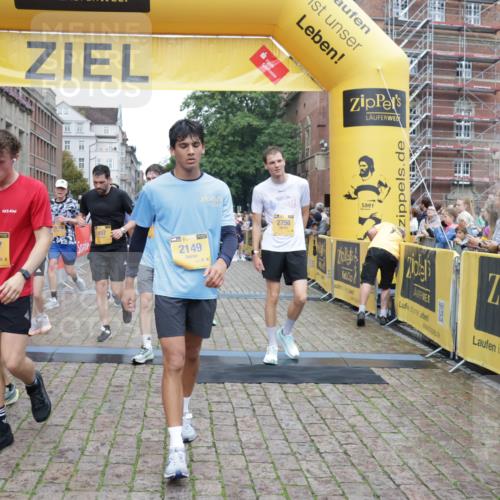 13.09.2026 - Kiel Lauf Yannick Fuchs http://msf.ph/oto/10487863 13.09.2026 10:31:12 Ziel 227, 967, 1834, 2256, 4771, 5035, 5251, 5612, 7024, 7330, 10780, 419, 967, 1187, 1574, 1726, 3298, 4933, 5268, 5745, 6291, 6450, 8862, 9866, 9868, 9919, 10368, 10543, 11040, 11237, 11669, 12566, 866, 1196, 3231, 3727, 4446, 5813, 7335, 7402, 7834, 7863, 8496, 8645, 8761, 10489, 11329, 314, 457, 2149, 2379, 2441, 2756, 4287, 5592, 5745, 7703, 9060, 10368, 11237 meine-sportfotos.de