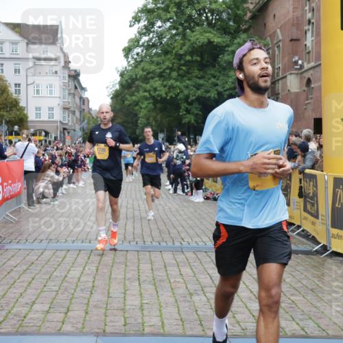 13.09.2026 - Kiel Lauf Yannick Fuchs http://msf.ph/oto/10487895 13.09.2026 10:31:25 Ziel 227, 1196, 3231, 3727, 4446, 5251, 5813, 7335, 7402, 7834, 7863, 8496, 10780, 11329, 419, 967, 1187, 1574, 1726, 1834, 2256, 3298, 4771, 4933, 5035, 5251, 5612, 6450, 7024, 7330, 9919, 10543, 10780, 11040, 11669, 866, 900, 1076, 1300, 1626, 1981, 4234, 4616, 5071, 5868, 5870, 5991, 6045, 6220, 7476, 7749, 8531, 8645, 8761, 9225, 10489, 12361, 1574, 1726, 5268, 9866, 9868, 10543, 12566 meine-sportfotos.de
