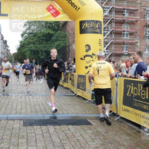 13.09.2026 - Kiel Lauf Yannick Fuchs http://msf.ph/oto/10487938 13.09.2026 10:31:46 Ziel 900, 1076, 1626, 1981, 4616, 5071, 5134, 5868, 5870, 6045, 6220, 6985, 7375, 7476, 7749, 8531, 9438, 10768, 11193, 12028, 12361, 227, 866, 1196, 1300, 1834, 2256, 3231, 3727, 4234, 4446, 4771, 5035, 5251, 5813, 5991, 7024, 7330, 7335, 7402, 7834, 7863, 8496, 8645, 8761, 9225, 10489, 10780, 11329, 12361, 153, 520, 577, 1239, 1403, 1406, 2389, 2990, 4816, 4900, 8837, 8958, 11722, 11927, 12024, 12058, 12127, 1834, 2256, 4771, 5035, 5612, 7024, 7330 meine-sportfotos.de