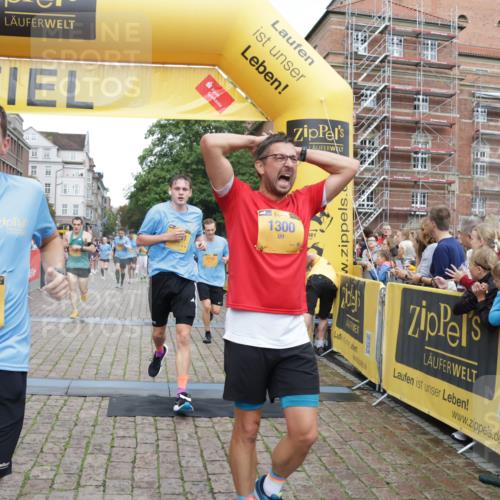 13.09.2026 - Kiel Lauf Yannick Fuchs http://msf.ph/oto/10488019 13.09.2026 10:32:12 Ziel 153, 520, 1239, 2716, 2990, 3353, 3570, 4079, 4903, 5965, 8376, 8465, 8489, 10087, 10981, 11416, 11722, 11927, 11975, 12127, 577, 900, 1076, 1403, 1406, 1626, 1981, 2389, 2990, 4616, 4816, 4900, 5071, 5134, 5868, 5870, 6045, 6220, 6985, 7375, 7476, 7749, 8531, 8837, 8958, 9438, 10768, 11193, 12024, 12028, 12058, 12127, 524, 3170, 3923, 4236, 4349, 4512, 6435, 7790, 8878, 11299, 11319, 11451, 11612, 12071, 12367, 12761, 866, 1076, 1196, 1300, 4234, 5071 meine-sportfotos.de
