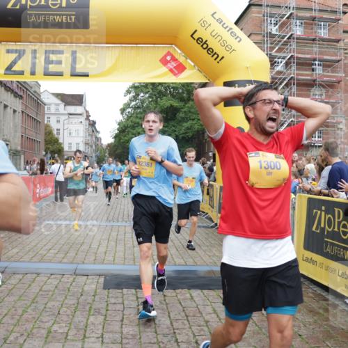 13.09.2026 - Kiel Lauf Yannick Fuchs http://msf.ph/oto/10488020 13.09.2026 10:32:12 Ziel 153, 520, 1239, 2716, 2990, 3353, 3570, 4079, 4903, 5965, 8376, 8465, 8489, 10087, 10981, 11416, 11722, 11927, 11975, 12127, 577, 900, 1076, 1403, 1406, 1626, 1981, 2389, 2990, 4616, 4816, 4900, 5071, 5134, 5868, 5870, 6045, 6220, 6985, 7375, 7476, 7749, 8531, 8837, 8958, 9438, 10768, 11193, 12024, 12028, 12058, 12127, 524, 3170, 3923, 4236, 4349, 4512, 6435, 7790, 8878, 11299, 11319, 11451, 11612, 12071, 12367, 12761, 866, 1076, 1196, 1300, 4234, 5071 meine-sportfotos.de