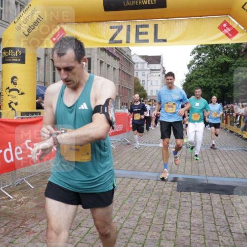 13.09.2026 - Kiel Lauf Yannick Fuchs http://msf.ph/oto/10488038 13.09.2026 10:32:16 Ziel 153, 524, 1239, 2716, 3353, 3570, 4079, 4903, 5965, 7790, 8376, 8465, 8489, 10087, 10981, 11416, 11975, 12761, 153, 520, 577, 900, 1239, 1403, 1406, 1626, 1981, 2389, 2990, 4616, 4816, 4900, 5134, 5868, 5870, 6045, 6220, 6985, 7375, 8531, 8837, 8958, 9438, 10768, 11193, 11722, 11927, 12024, 12028, 12058, 12127, 1393, 3170, 3923, 4236, 4349, 4512, 6435, 8033, 8683, 8878, 9123, 11299, 11319, 11451, 11612, 12071, 12367, 900, 1076, 1626, 1981, 4234, 4616, 5071, 5868, 5870 meine-sportfotos.de