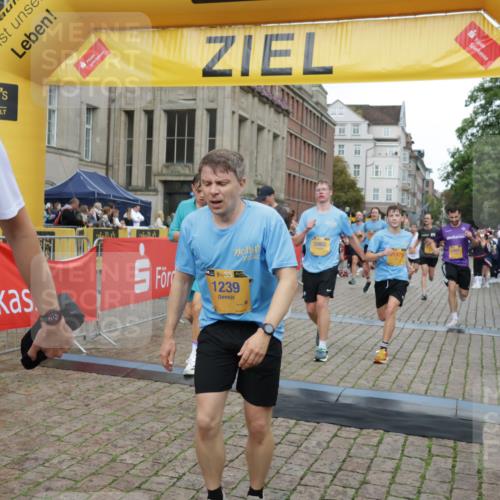 13.09.2026 - Kiel Lauf Yannick Fuchs http://msf.ph/oto/10488139 13.09.2026 10:32:42 Ziel 342, 870, 875, 1393, 1612, 1801, 4236, 4393, 4963, 5721, 6337, 7471, 7650, 8033, 8621, 8683, 9123, 10338, 11299, 11597, 12353, 12728, 524, 2716, 3170, 3353, 3570, 3923, 4079, 4236, 4349, 4512, 4903, 5965, 6435, 7790, 8376, 8465, 8489, 8878, 10087, 10981, 11299, 11319, 11416, 11451, 11612, 11975, 12071, 12367, 12761, 32, 1467, 3327, 9222, 9879, 153, 520, 1239, 2990, 4816, 4903, 5965, 8465, 10087, 10981, 11416, 11722, 11927, 11975, 12127 meine-sportfotos.de