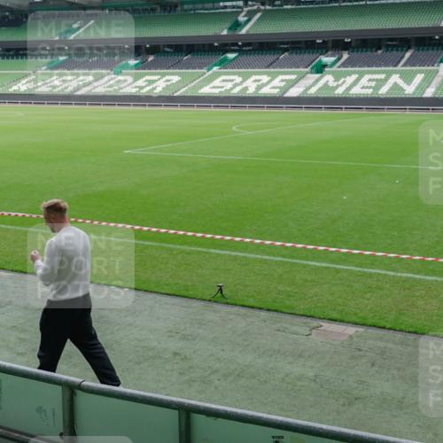 13.09.2026 - 21. swb-Marathon Bremen Michael Burmester http://msf.ph/oto/10488202 13.09.2026 10:13:39 Laufen im Stadion  meine-sportfotos.de