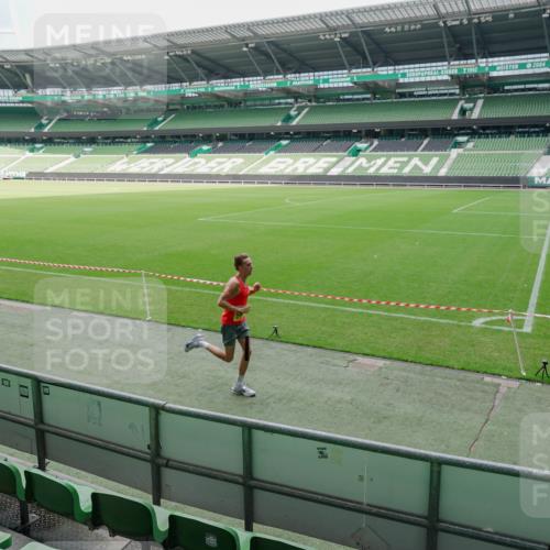 13.09.2026 - 21. swb-Marathon Bremen Michael Burmester http://msf.ph/oto/10488218 13.09.2026 10:15:54 Laufen im Stadion 10597, 12272, 13501, 13515, 13525, 13547, 13567, 13627, 13635 meine-sportfotos.de