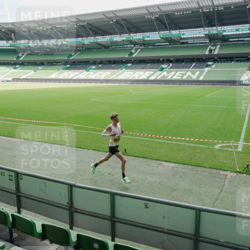 13.09.2026 - 21. swb-Marathon Bremen Michael Burmester http://msf.ph/oto/10488224 13.09.2026 10:16:18 Laufen im Stadion 10597, 12272, 13501, 13510, 13515, 13517, 13525, 13542, 13547, 13567, 13579, 13623, 13627, 13635 meine-sportfotos.de