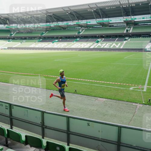 13.09.2026 - 21. swb-Marathon Bremen Michael Burmester http://msf.ph/oto/10488227 13.09.2026 10:16:43 Laufen im Stadion 10597, 12272, 13501, 13510, 13515, 13517, 13522, 13542, 13547, 13567, 13569, 13576, 13579, 13623, 13627, 13635 meine-sportfotos.de