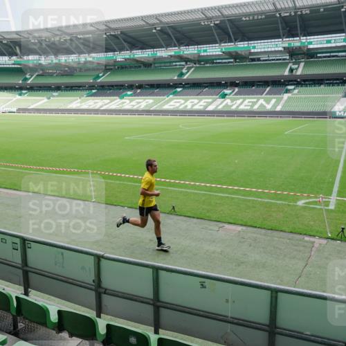 13.09.2026 - 21. swb-Marathon Bremen Michael Burmester http://msf.ph/oto/10488235 13.09.2026 10:17:23 Laufen im Stadion 10597, 12272, 12457, 12458, 13501, 13504, 13510, 13515, 13517, 13522, 13542, 13547, 13561, 13567, 13569, 13571, 13572, 13576, 13579, 13603, 13604, 13623, 13630, 13635 meine-sportfotos.de