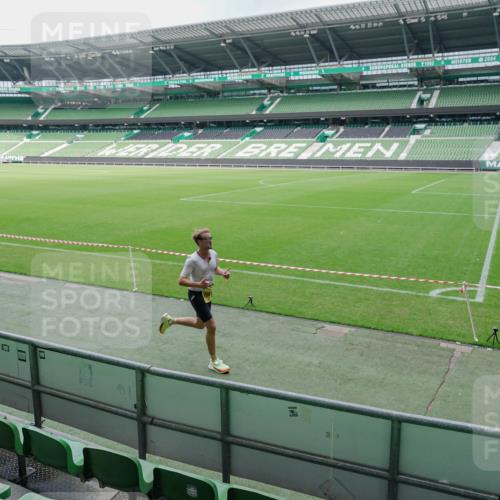 13.09.2026 - 21. swb-Marathon Bremen Michael Burmester http://msf.ph/oto/10488269 13.09.2026 10:19:32 Laufen im Stadion 10366, 10475, 10994, 11197, 11418, 11481, 11512, 11652, 12358, 12413, 12457, 13505, 13530, 13533, 13534, 13536, 13540, 13541, 13543, 13550, 13554, 13560, 13564, 13571, 13573, 13581, 13582, 13599, 13601, 13602, 13605, 13610, 13618, 13622, 13632, 13633, 13638, 13639, 13643, 10597, 12272, 13501, 13515, 13517, 13525, 13542, 13547, 13567, 13623, 13627, 13635 meine-sportfotos.de