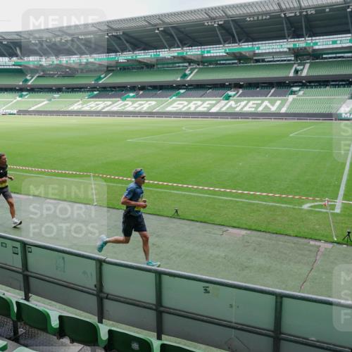 13.09.2026 - 21. swb-Marathon Bremen Michael Burmester http://msf.ph/oto/10488271 13.09.2026 10:19:35 Laufen im Stadion 10366, 10475, 10994, 11197, 11418, 11481, 11512, 11652, 12358, 12413, 13505, 13530, 13533, 13534, 13536, 13540, 13541, 13543, 13550, 13554, 13560, 13564, 13573, 13581, 13582, 13599, 13601, 13602, 13605, 13610, 13618, 13622, 13632, 13633, 13638, 13639, 13643, 10597, 12272, 13501, 13515, 13517, 13525, 13542, 13547, 13567, 13623, 13627, 13635 meine-sportfotos.de