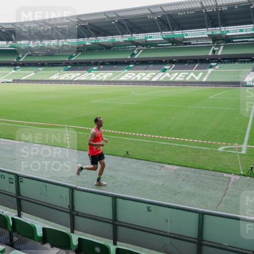 13.09.2026 - 21. swb-Marathon Bremen Michael Burmester http://msf.ph/oto/10488339 13.09.2026 10:23:03 Laufen im Stadion 10235, 10302, 10341, 10441, 10575, 10592, 10782, 10926, 11083, 11127, 11198, 11227, 11338, 11373, 11426, 11454, 11619, 11713, 11721, 11738, 11854, 11903, 11916, 11944, 12003, 12053, 12144, 12209, 12339, 12370, 12395, 12404, 12538, 13507, 13513, 13519, 13535, 13539, 13551, 13553, 13556, 13559, 13563, 13566, 13584, 13587, 13616, 13636, 13641, 10366, 10475, 11481, 11652, 13530, 13533, 13534, 13536, 13541, 13550, 13564 meine-sportfotos.de