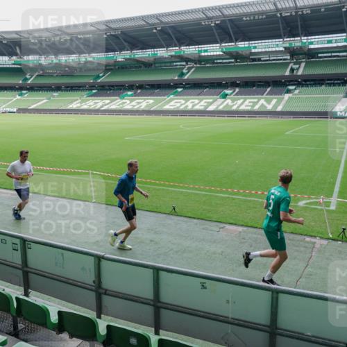 13.09.2026 - 21. swb-Marathon Bremen Michael Burmester http://msf.ph/oto/10488459 13.09.2026 10:27:34 Laufen im Stadion 10096, 10142, 10172, 10189, 10210, 10214, 10223, 10228, 10231, 10269, 10270, 10289, 10293, 10310, 10318, 10319, 10329, 10352, 10393, 10436, 10445, 10447, 10464, 10489, 10504, 10508, 10514, 10536, 10541, 10566, 10583, 10594, 10628, 10638, 10735, 10744, 10770, 10807, 10814, 10846, 10860, 10866, 10873, 10897, 10898, 10917, 10956, 10992, 11015, 11060, 11063, 11076, 11092, 11110, 11111, 11130, 11135, 11148, 11155, 11193, 11196, 11199, 11209, 11232 meine-sportfotos.de