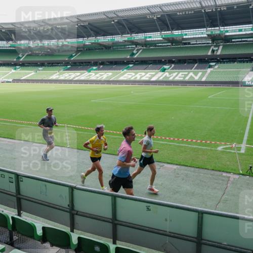 13.09.2026 - 21. swb-Marathon Bremen Michael Burmester http://msf.ph/oto/10488481 13.09.2026 10:28:12 Laufen im Stadion 10096, 10142, 10170, 10172, 10189, 10223, 10231, 10267, 10269, 10270, 10289, 10293, 10294, 10310, 10316, 10319, 10329, 10393, 10421, 10489, 10504, 10508, 10514, 10525, 10538, 10544, 10566, 10594, 10628, 10638, 10655, 10709, 10739, 10744, 10770, 10814, 10835, 10846, 10860, 10873, 10876, 10897, 10898, 10910, 10917, 10923, 10956, 10992, 10993, 11005, 11007, 11018, 11035, 11058, 11060, 11063, 11076, 11087, 11092, 11110, 11111, 11148, 11193, 11196 meine-sportfotos.de