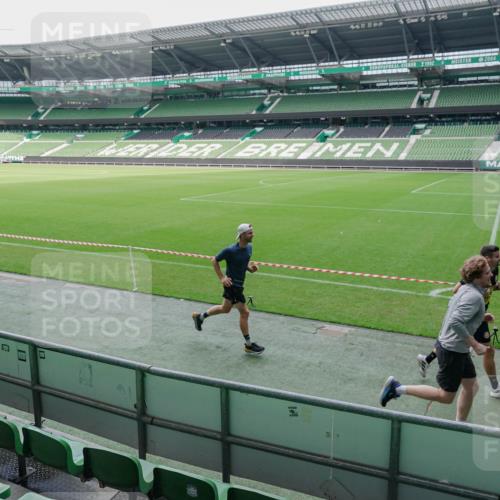 13.09.2026 - 21. swb-Marathon Bremen Michael Burmester http://msf.ph/oto/10488506 13.09.2026 10:28:46 Laufen im Stadion 10142, 10170, 10183, 10189, 10200, 10223, 10267, 10270, 10293, 10294, 10316, 10329, 10334, 10348, 10381, 10393, 10421, 10426, 10508, 10525, 10537, 10538, 10544, 10594, 10655, 10709, 10739, 10763, 10770, 10814, 10835, 10840, 10846, 10860, 10876, 10910, 10917, 10923, 10966, 10993, 11005, 11007, 11018, 11035, 11058, 11076, 11087, 11092, 11109, 11111, 11148 meine-sportfotos.de