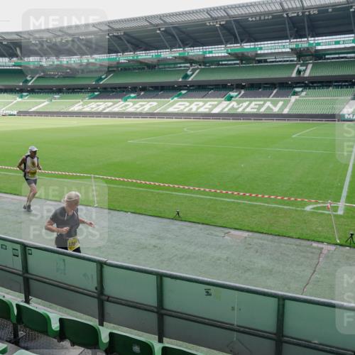 13.09.2026 - 21. swb-Marathon Bremen Michael Burmester http://msf.ph/oto/10488542 13.09.2026 10:29:34 Laufen im Stadion 10162, 10170, 10183, 10193, 10200, 10218, 10233, 10253, 10267, 10270, 10294, 10316, 10334, 10348, 10381, 10392, 10421, 10426, 10452, 10467, 10515, 10525, 10537, 10538, 10544, 10585, 10641, 10652, 10655, 10709, 10734, 10739, 10761, 10763, 10764, 10770, 10780, 10808, 10814, 10825, 10827, 10835, 10837, 10840, 10876, 10887, 10906, 10910, 10923, 10966, 10984, 10993, 11002, 11005, 11007, 11018, 11035, 11058, 11087, 11092, 11109, 11128 meine-sportfotos.de