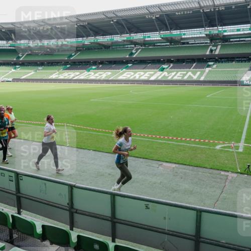 13.09.2026 - 21. swb-Marathon Bremen Michael Burmester http://msf.ph/oto/10488546 13.09.2026 10:29:42 Laufen im Stadion 10162, 10170, 10183, 10193, 10200, 10218, 10233, 10253, 10267, 10294, 10316, 10334, 10348, 10381, 10392, 10421, 10426, 10452, 10467, 10515, 10525, 10537, 10538, 10544, 10585, 10588, 10641, 10652, 10655, 10709, 10734, 10739, 10761, 10763, 10764, 10770, 10780, 10808, 10825, 10827, 10835, 10837, 10840, 10862, 10863, 10876, 10884, 10887, 10906, 10910, 10923, 10966, 10984, 10993, 11002, 11005, 11007, 11018, 11035, 11058, 11087, 11109, 11128 meine-sportfotos.de