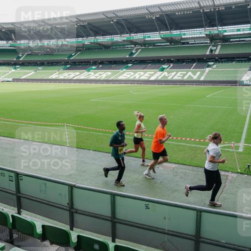 13.09.2026 - 21. swb-Marathon Bremen Michael Burmester http://msf.ph/oto/10488548 13.09.2026 10:29:44 Laufen im Stadion 10162, 10170, 10183, 10193, 10200, 10218, 10233, 10253, 10267, 10294, 10316, 10334, 10348, 10359, 10381, 10392, 10421, 10426, 10452, 10467, 10515, 10525, 10537, 10538, 10544, 10585, 10588, 10641, 10652, 10655, 10709, 10734, 10739, 10761, 10763, 10764, 10780, 10808, 10825, 10827, 10835, 10837, 10840, 10862, 10863, 10876, 10884, 10887, 10906, 10910, 10923, 10966, 10984, 10993, 11002, 11005, 11007, 11018, 11035, 11058, 11087, 11109, 11128 meine-sportfotos.de
